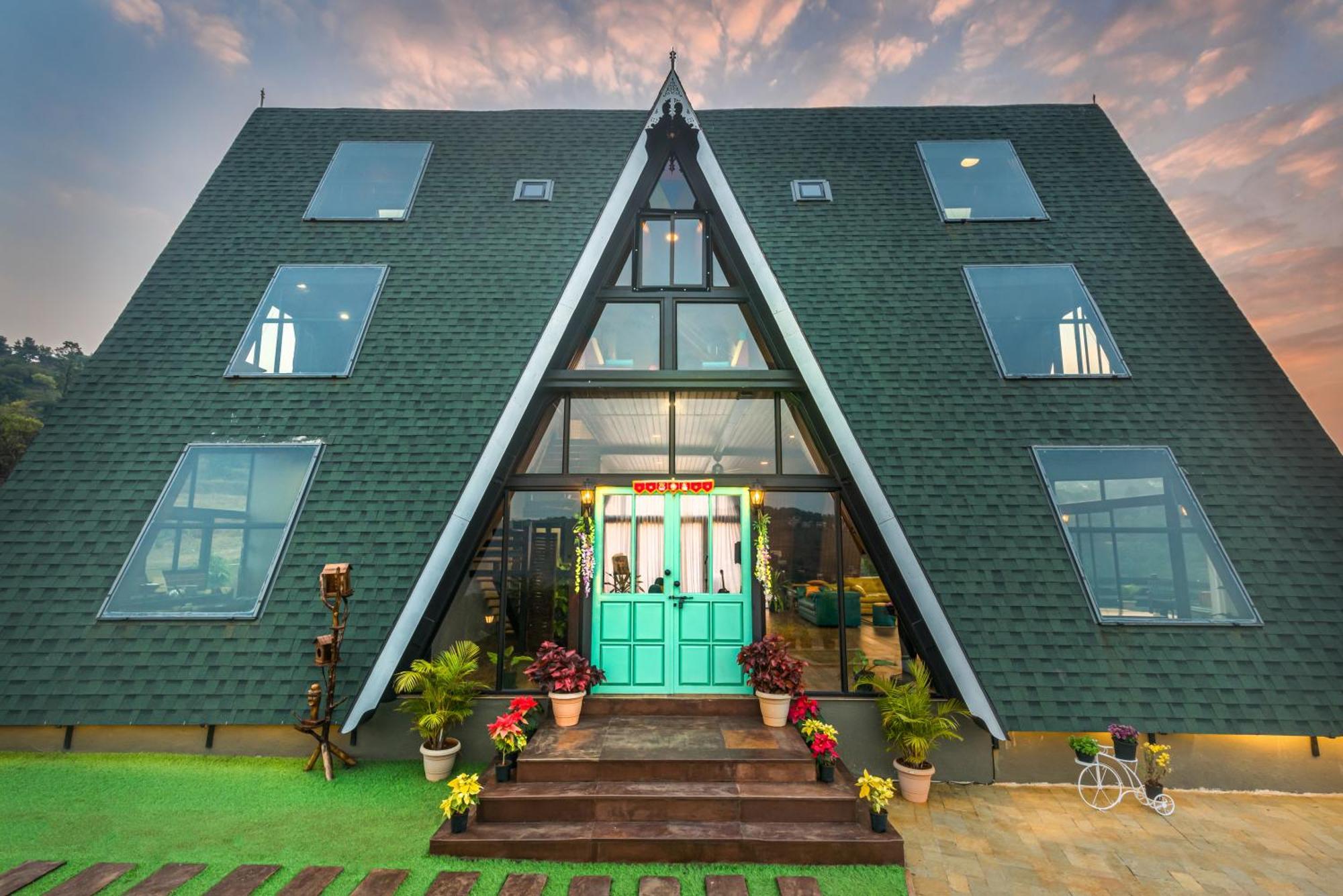Saffronstays A Vantage, Panchgani - A Pyramid Shaped Unique Luxury Villa With Infinity Valley Views Eksteriør bilde