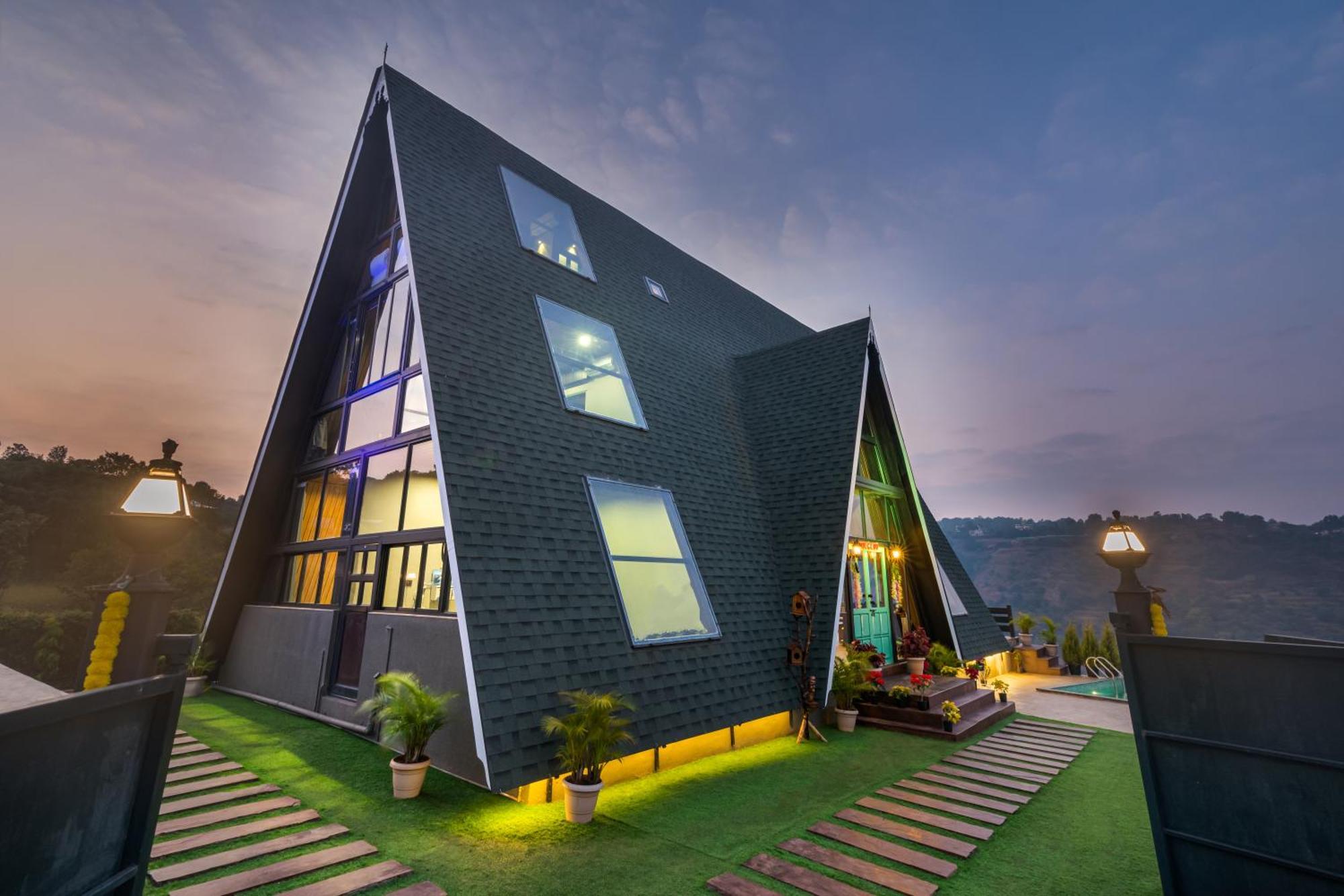 Saffronstays A Vantage, Panchgani - A Pyramid Shaped Unique Luxury Villa With Infinity Valley Views Eksteriør bilde